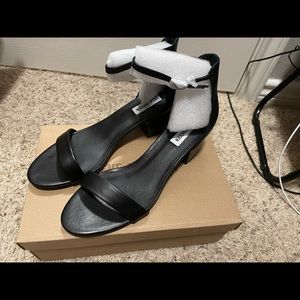 IRENEE BLACK LEATHER size 11 priced at $84.95